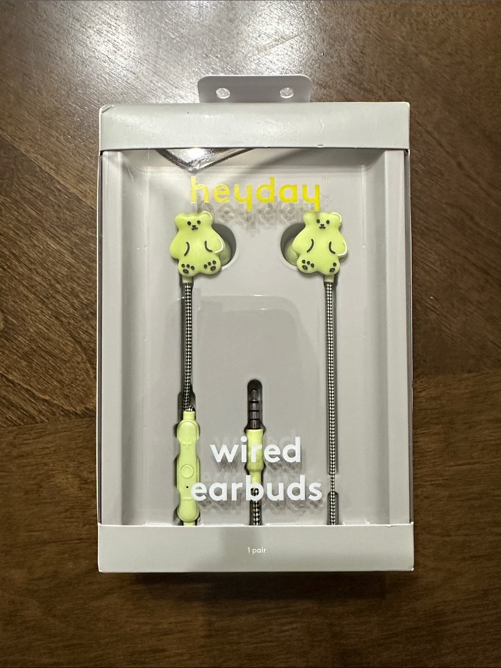 heyday Wired Bear Earbuds in Light Yellow-Green